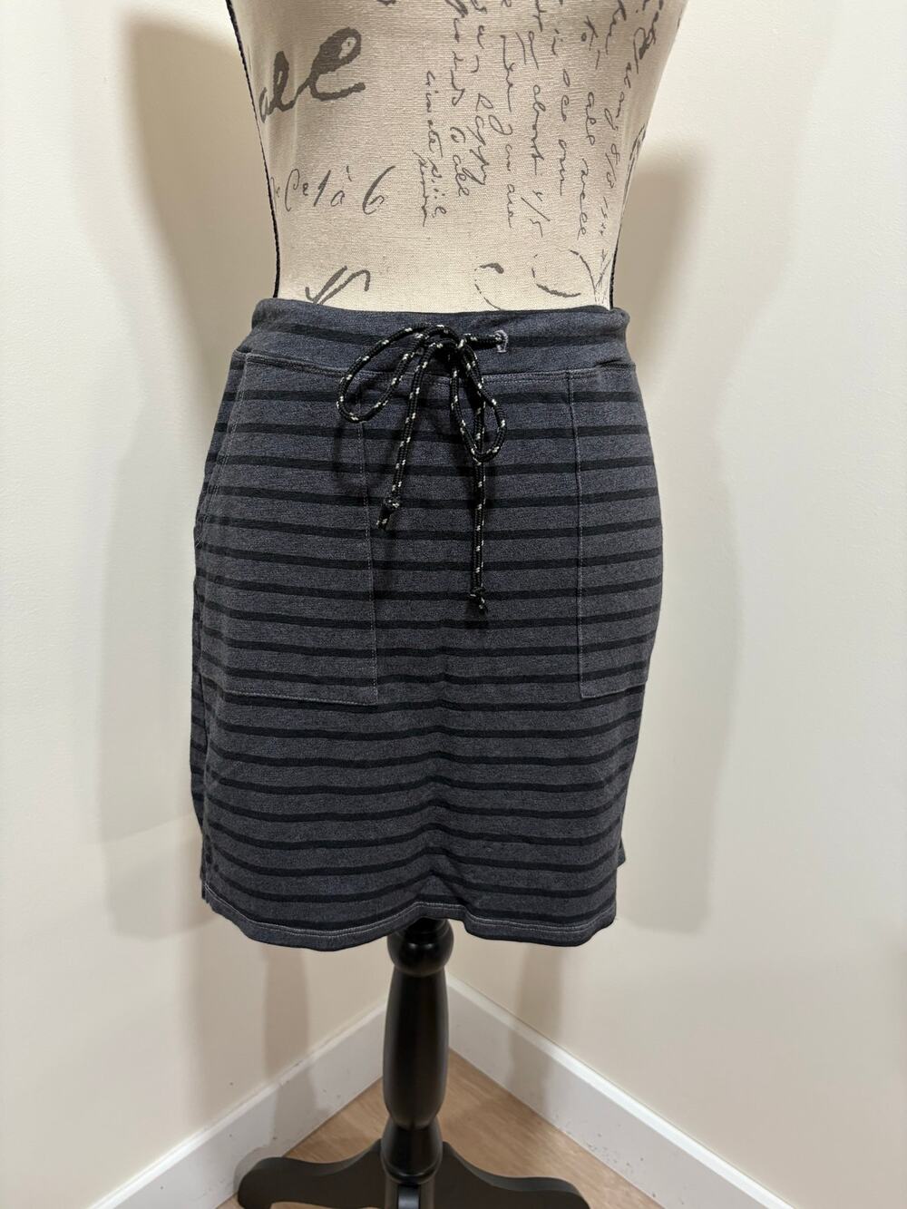 Sundry Casual Gray & Black Striped Drawstring Pull On Skirt Size 0